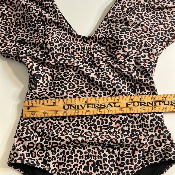 Byinns Women's V-Neck One-Piece Swimsuit w/ Sleeve~Leopard Print Sz Sm. - Picture 7 of 8